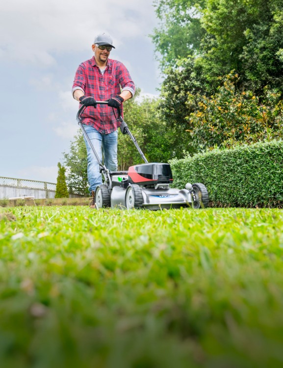 hrg466-mower-product-page-hero-mobile-1600x2080-min