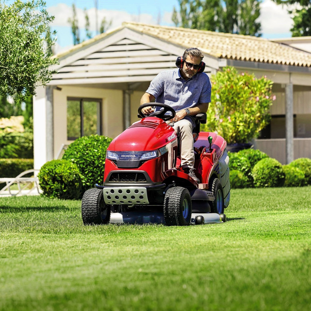 Honda_Outdoors_Product_Category_Banners_Square_Ride_On_Mowers_2000x2000