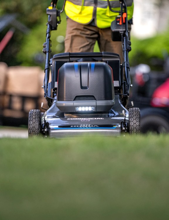 HRC216-BE 58V 21" Battery Lawn Mower hrc-commercial-dc-mower-product-page-mobile-header-1600-x-2080